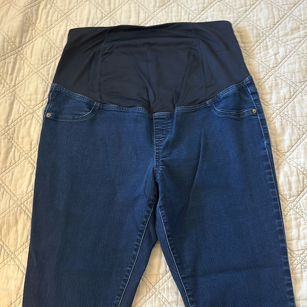 Isabel maternity by Ingrid and Isabel size 16/33R over belly jeggings